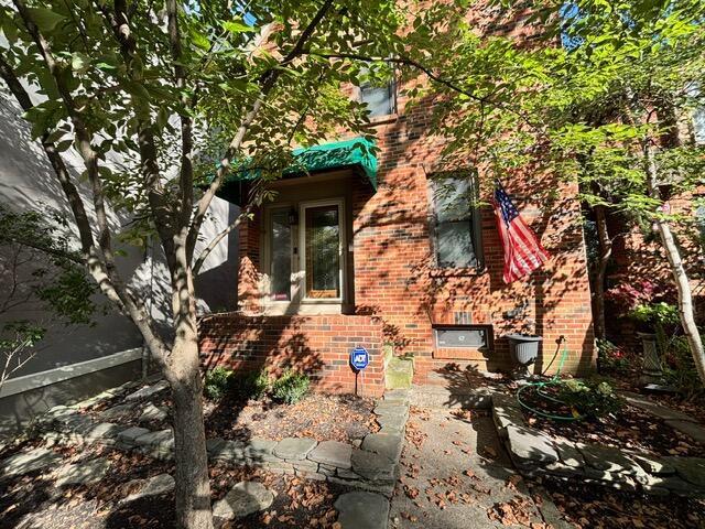 Primary Photo - 996 Neil Ave