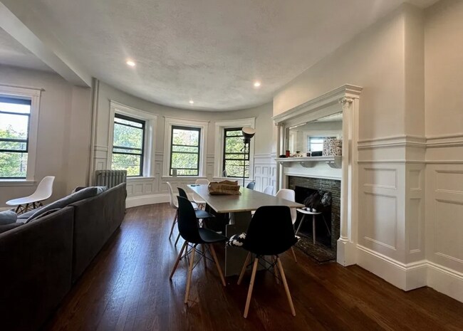 Foto del edificio - 1402 Beacon St