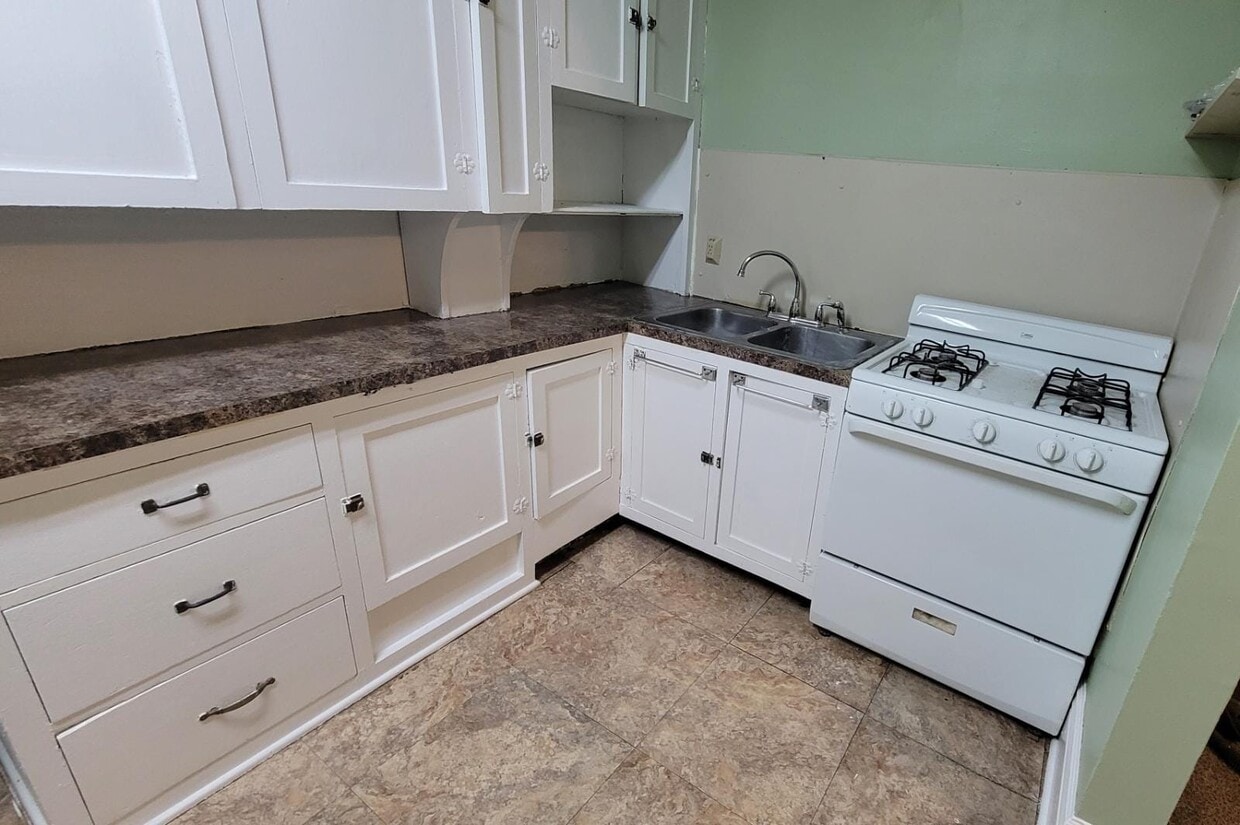 Building Photo - 126 W William St