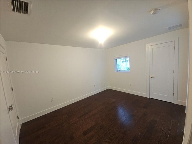 Foto del edificio - 9177 NW 33rd St