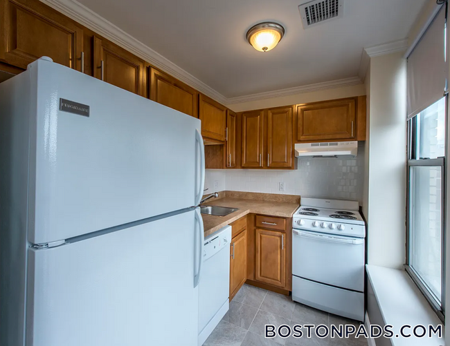 Building Photo - 1126 Boylston St