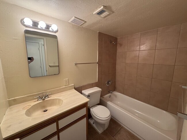Foto del edificio - Maryvale Townhome