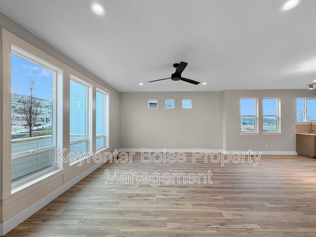 Foto del edificio - 6234 N Holly Spgs Ln