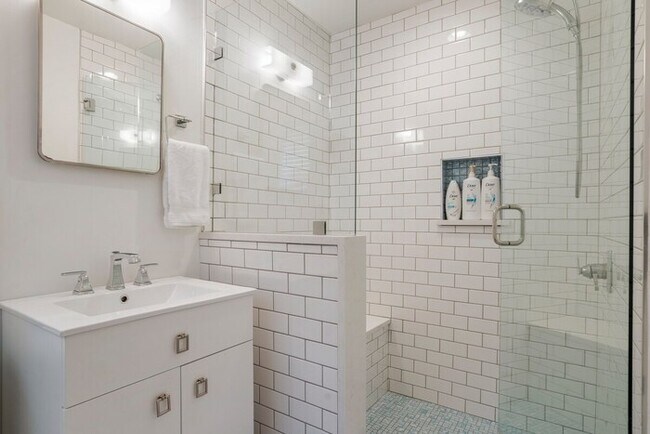 Building Photo - Mid-Century Midtown Masterpiece!