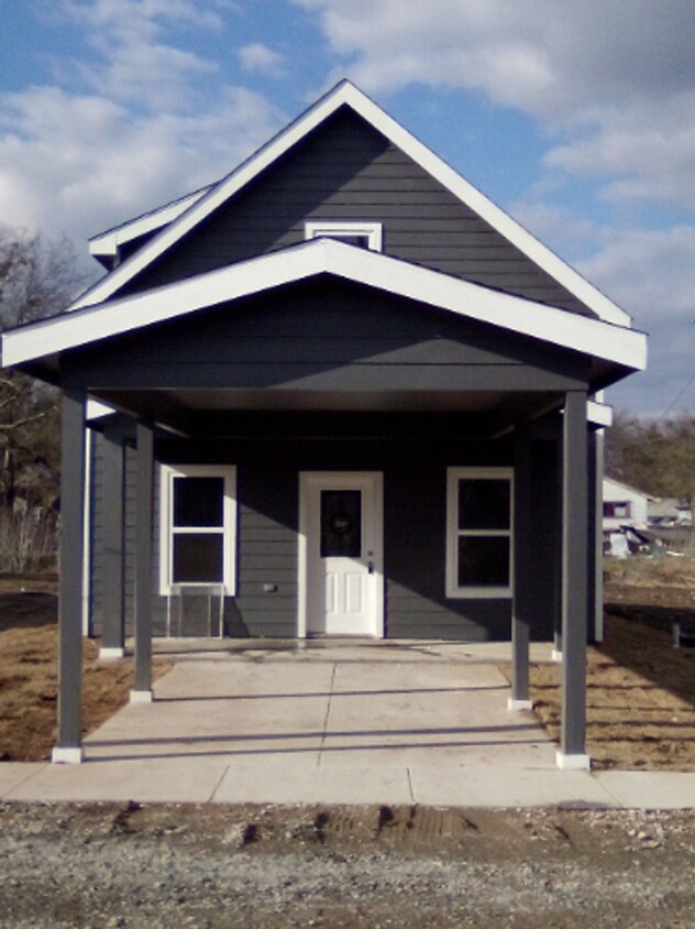 Foto principal - 106 E Oak St