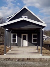 Building Photo - 114 E Oak St