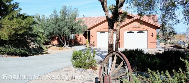 Building Photo - 3 br, 2 bath House - 61218 Sandalwood Trail