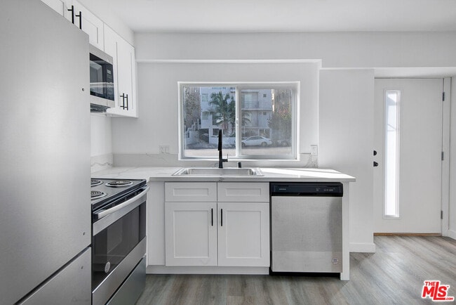 Building Photo - 1610 S Beverly Glen Blvd