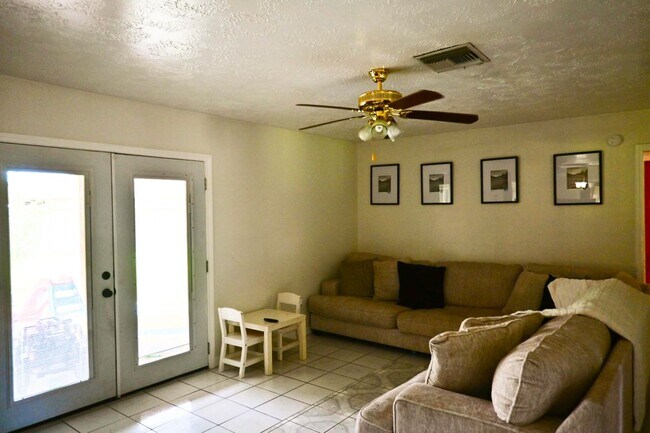 Building Photo - 12202 Wessex Dr