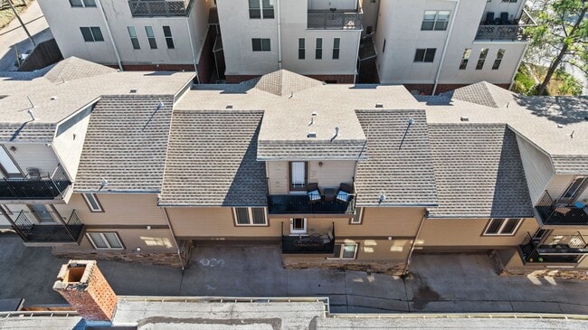 Foto del edificio - This luxurious townhouse on Cherry St.