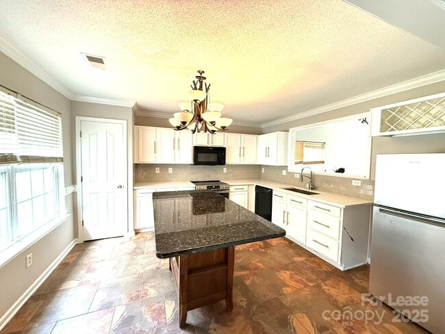 Foto del edificio - 5316 Fernhill Dr