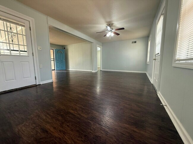 Foto del edificio - 4065 Haliburton St