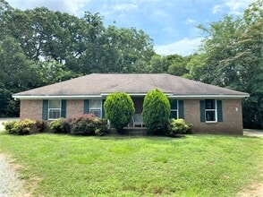 Building Photo - 19632 Tryon St