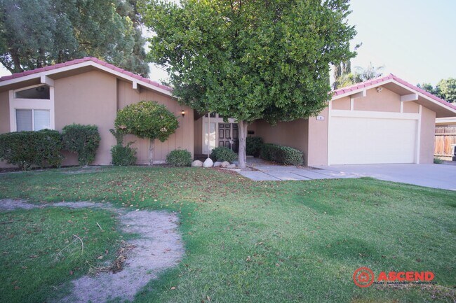 Foto del edificio - Phenomenal Home Located In Gated Community!