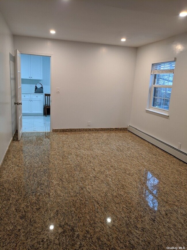 Foto del edificio - 120-25 Ketch Ct