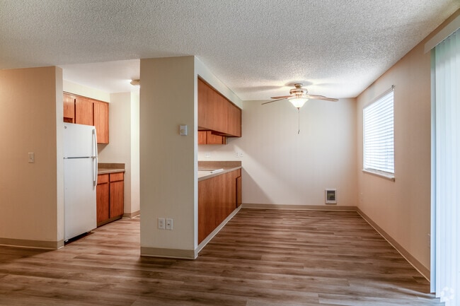 2BR, 2BA, - 966SF - Dining Room - Sandstone Manor
