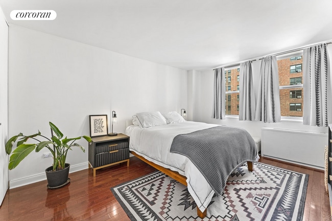 Building Photo - 420 W 23rd St