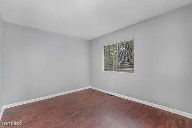 Building Photo - 6922 S Cornell Ave