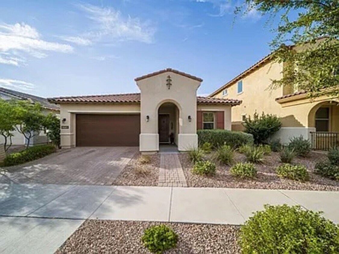 Foto principal - Spacious 3 Bed / 2 Bath Home with Stunning...