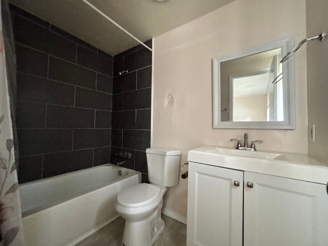 Building Photo - 6107 SW 11th Pl
