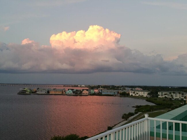 Foto del edificio - 1500 Park Beach Cir