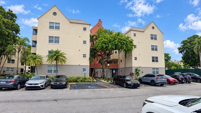 Building Photo - 8255 Lake Dr