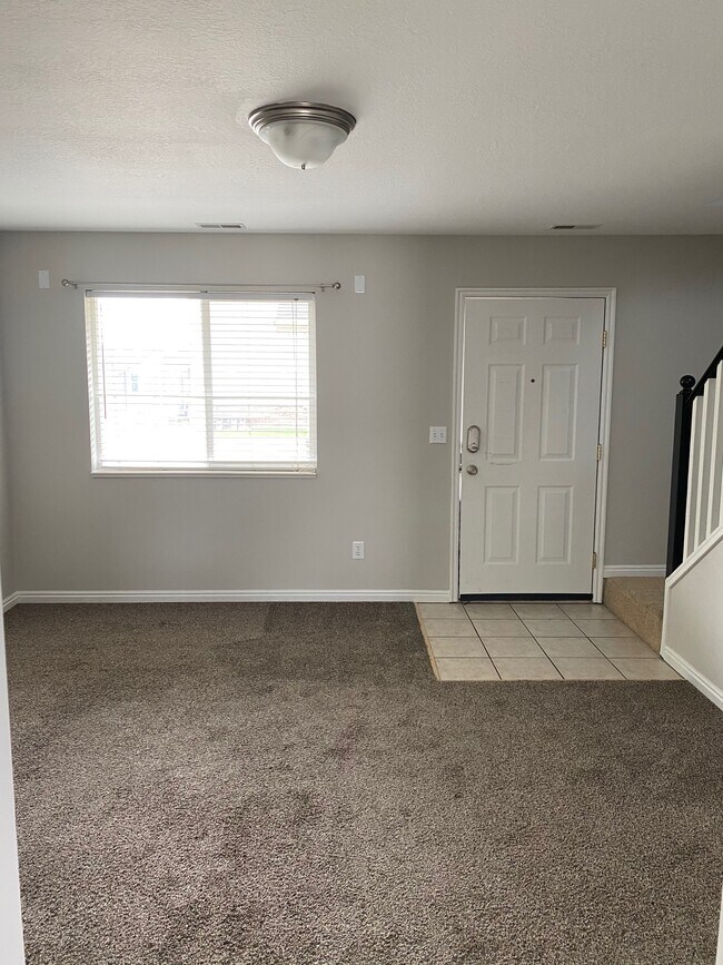Foto del edificio - 498 Pheasant Ridge Dr