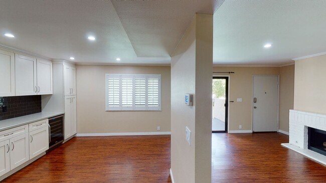 Building Photo - Coming Soon! Pier Pointe 2 Bedroom 1.5 Bat...