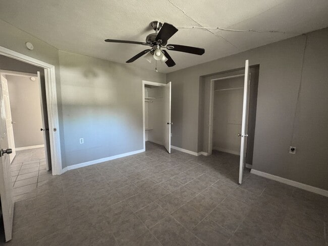 Building Photo - 710 N Grove St