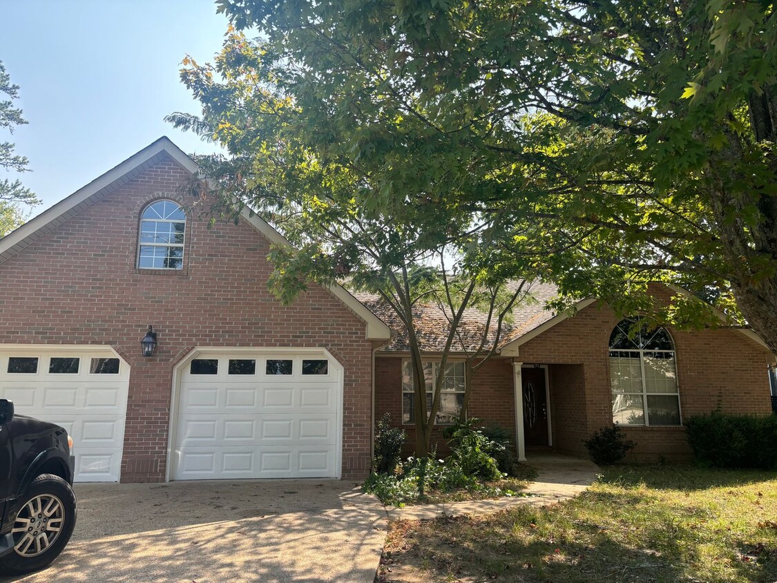 Primary Photo - Luxurious Home in East Brainerd