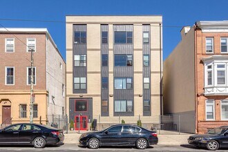 Building Photo - 1509 W Girard Ave