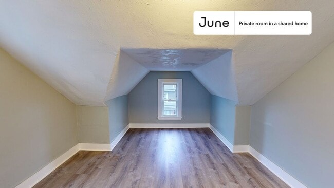 Building Photo - Room in Shared 7 bed/2 bath home