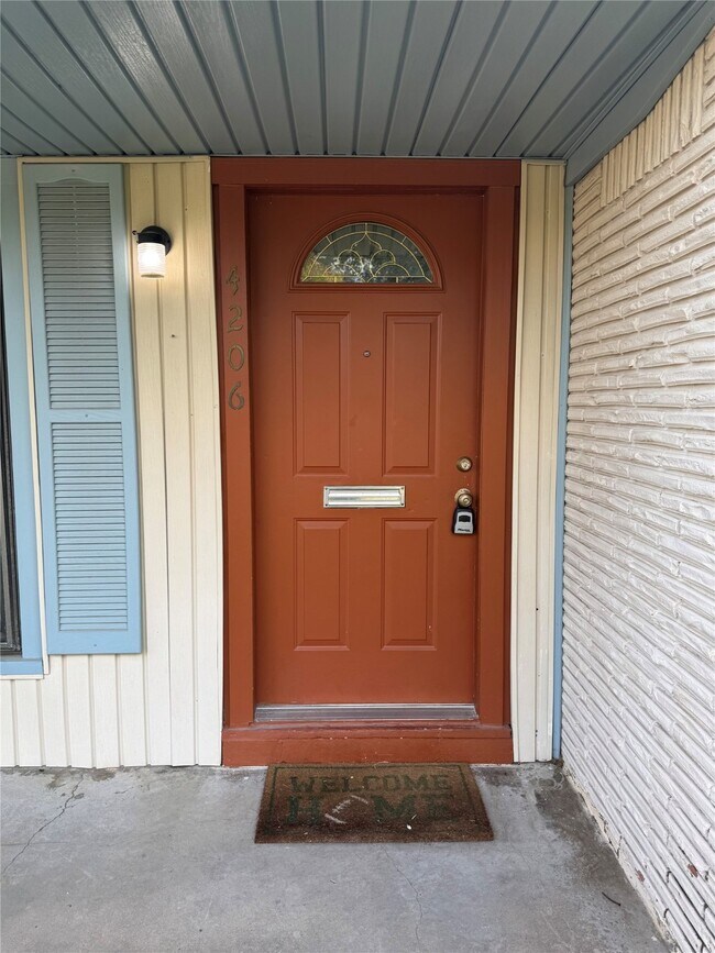 Foto del edificio - 4206 Gardendale Dr