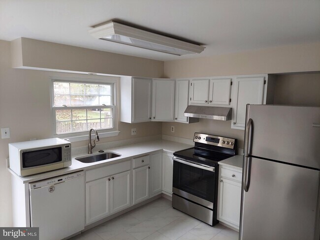 Building Photo - 14846 Hammersmith Cir