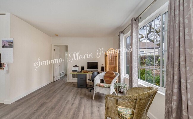 Foto del edificio - ~ Lovely, Spacious 1 Bed/1 Bath Santa Rosa