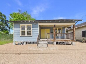 Building Photo - 617 E Vermilion St