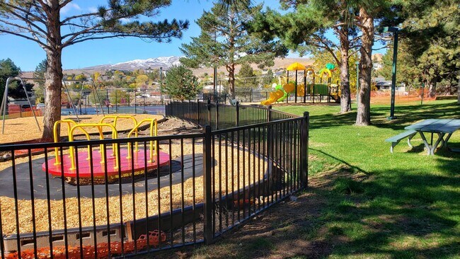 Foto del edificio - NEWLY REMODELED, SPACIOUS 2 BEDROOM 1 BATH CONDO IN WILDCREEK GARDENS