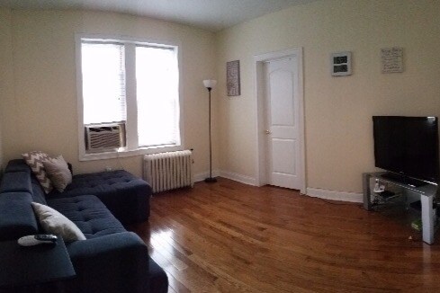 Living room from entrance - 9 Gifford Ave