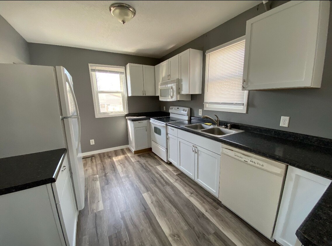 Foto principal - 2 bedroom 1 bathroom, pet friendly house.