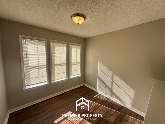 Foto del edificio - 4579 Blue Willow Rd