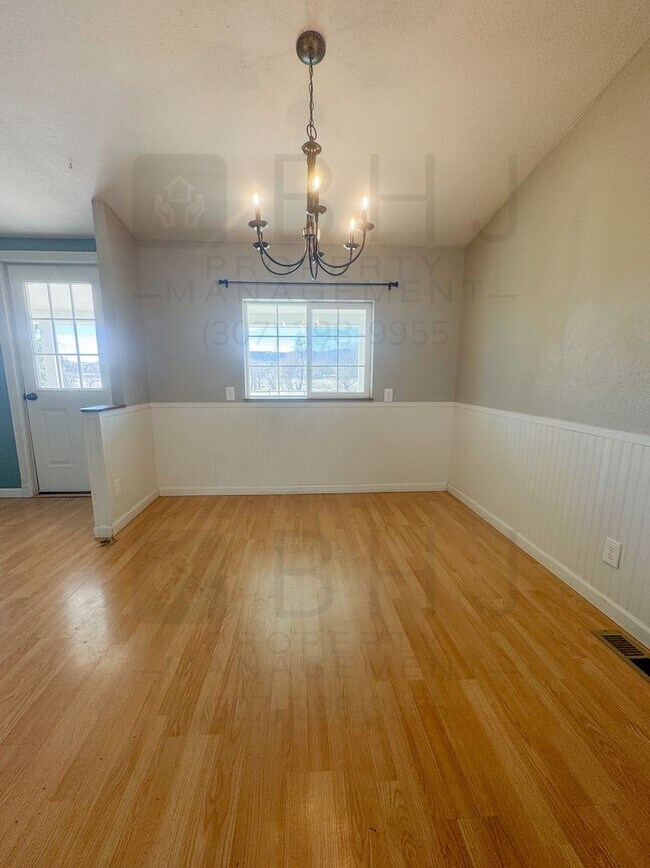 Foto del edificio - 4 BEDROOM / 2 BATH HOME IN SCSD1!