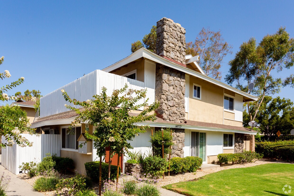 Foto del edificio - 14771-14781 Newport Ave