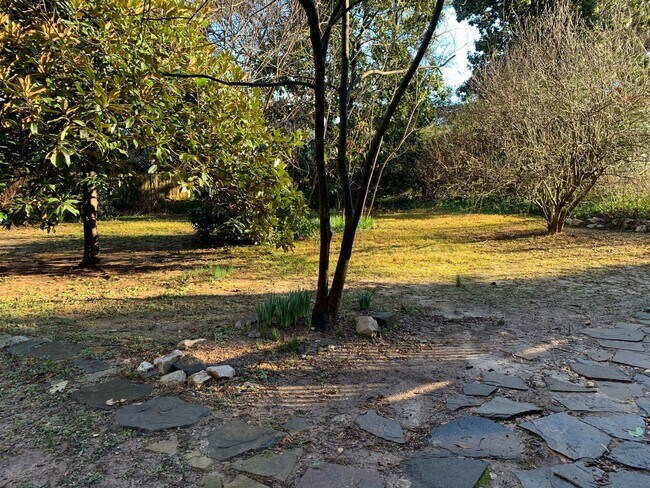 Building Photo - COMING SOON! 4 Bedroom (with office)-3 Bath- Pets negotiable