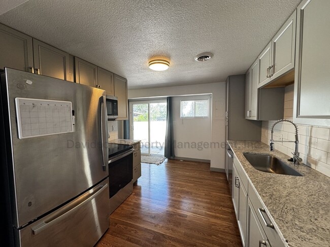 Building Photo - Cute 2 Bedroom House in South Colorado Springs with Large Garage