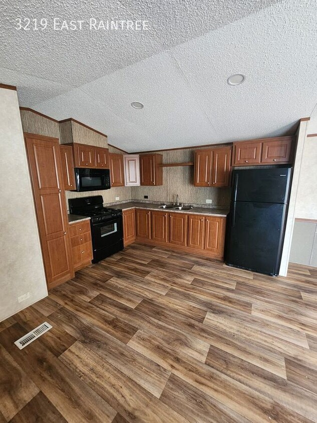 Foto principal - 3219 East Raintree-