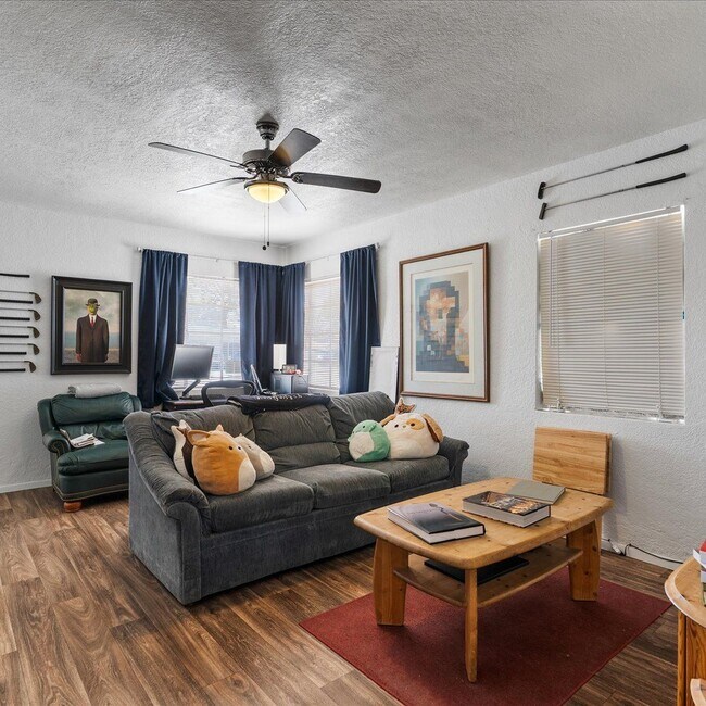 Foto del edificio - 449 N Drew St E