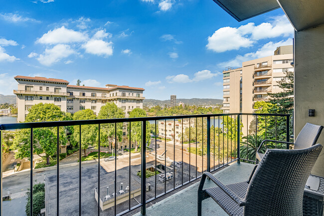 Building Photo - Lake Park Senior Living