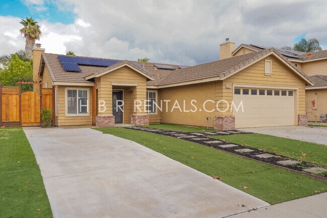 Building Photo - Single Story 3 bedroom home *SOLAR* *POOL*...