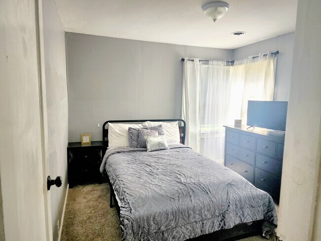 Foto del edificio - 121 Paul Ave