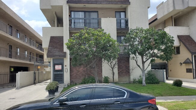 Building Photo - 1108 Stanley Ave